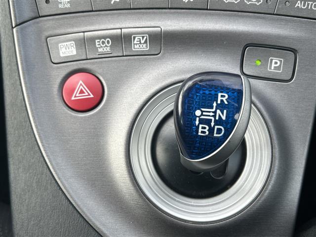 プリウス Ｓ　純正ナビ　フルセグ　スマートキー　ドライブレコーダー　フロアマット　Ｂｌｕｅｔｏｏｔｈ　オートライト　プッシュスタート　カーテンエアバック　スペアキー　保証書　取扱説明書（15枚目）