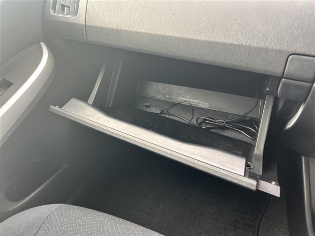 プリウス Ｓ　純正ナビ　フルセグ　スマートキー　ドライブレコーダー　フロアマット　Ｂｌｕｅｔｏｏｔｈ　オートライト　プッシュスタート　カーテンエアバック　スペアキー　保証書　取扱説明書（18枚目）