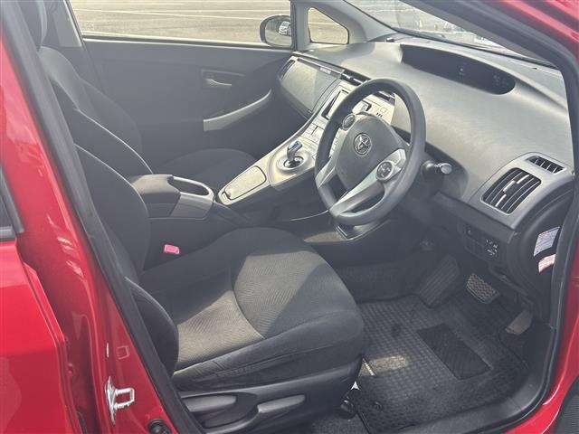 プリウス Ｓ　純正ナビ　フルセグ　スマートキー　ドライブレコーダー　フロアマット　Ｂｌｕｅｔｏｏｔｈ　オートライト　プッシュスタート　カーテンエアバック　スペアキー　保証書　取扱説明書（19枚目）