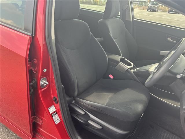 プリウス Ｓ　純正ナビ　フルセグ　スマートキー　ドライブレコーダー　フロアマット　Ｂｌｕｅｔｏｏｔｈ　オートライト　プッシュスタート　カーテンエアバック　スペアキー　保証書　取扱説明書（20枚目）