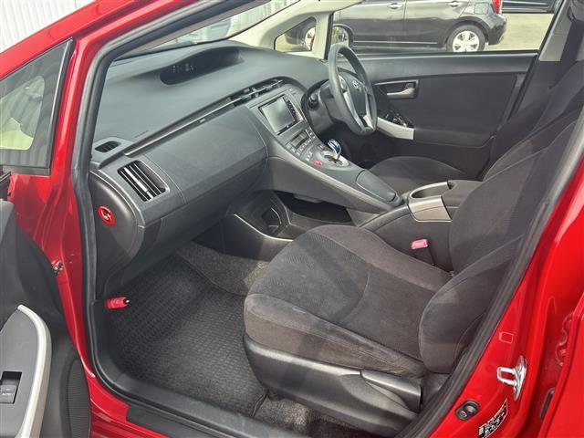 プリウス Ｓ　純正ナビ　フルセグ　スマートキー　ドライブレコーダー　フロアマット　Ｂｌｕｅｔｏｏｔｈ　オートライト　プッシュスタート　カーテンエアバック　スペアキー　保証書　取扱説明書（21枚目）