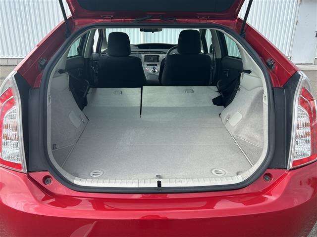 プリウス Ｓ　純正ナビ　フルセグ　スマートキー　ドライブレコーダー　フロアマット　Ｂｌｕｅｔｏｏｔｈ　オートライト　プッシュスタート　カーテンエアバック　スペアキー　保証書　取扱説明書（27枚目）