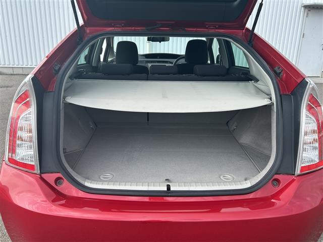 プリウス Ｓ　純正ナビ　フルセグ　スマートキー　ドライブレコーダー　フロアマット　Ｂｌｕｅｔｏｏｔｈ　オートライト　プッシュスタート　カーテンエアバック　スペアキー　保証書　取扱説明書（29枚目）