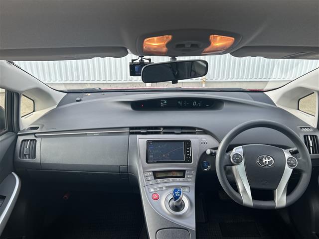 プリウス Ｓ　純正ナビ　フルセグ　スマートキー　ドライブレコーダー　フロアマット　Ｂｌｕｅｔｏｏｔｈ　オートライト　プッシュスタート　カーテンエアバック　スペアキー　保証書　取扱説明書（42枚目）