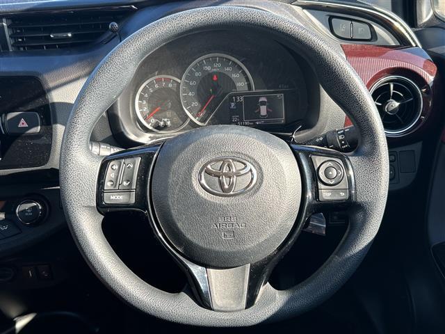 ヴィッツ ジュエラ 純正ナビ ETC バックカメラ オートライト スマートキー アイドリングストップ スペアキー Bluetooth フルセグ フロアマット フォグランプ レーンキープアシスト 保証書 取扱説明書(2枚目)