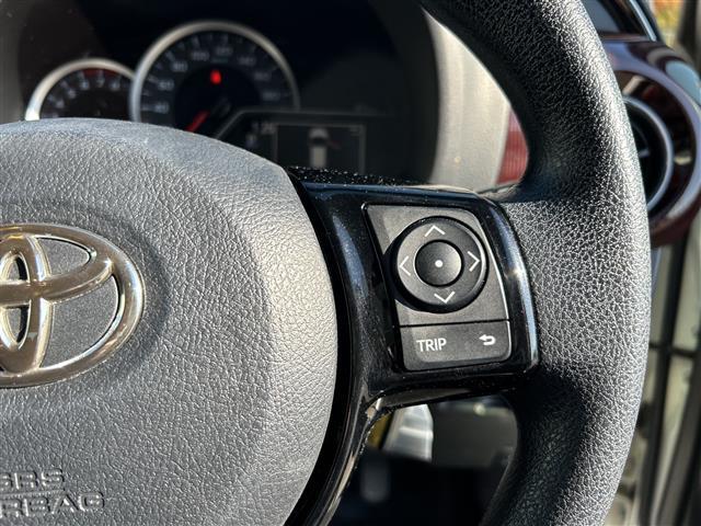 ヴィッツ ジュエラ 純正ナビ ETC バックカメラ オートライト スマートキー アイドリングストップ スペアキー Bluetooth フルセグ フロアマット フォグランプ レーンキープアシスト 保証書 取扱説明書(8枚目)