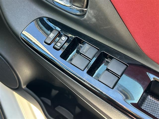 ヴィッツ ジュエラ 純正ナビ ETC バックカメラ オートライト スマートキー アイドリングストップ スペアキー Bluetooth フルセグ フロアマット フォグランプ レーンキープアシスト 保証書 取扱説明書(17枚目)