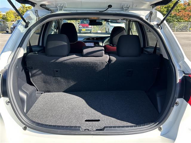 ヴィッツ ジュエラ 純正ナビ ETC バックカメラ オートライト スマートキー アイドリングストップ スペアキー Bluetooth フルセグ フロアマット フォグランプ レーンキープアシスト 保証書 取扱説明書(27枚目)