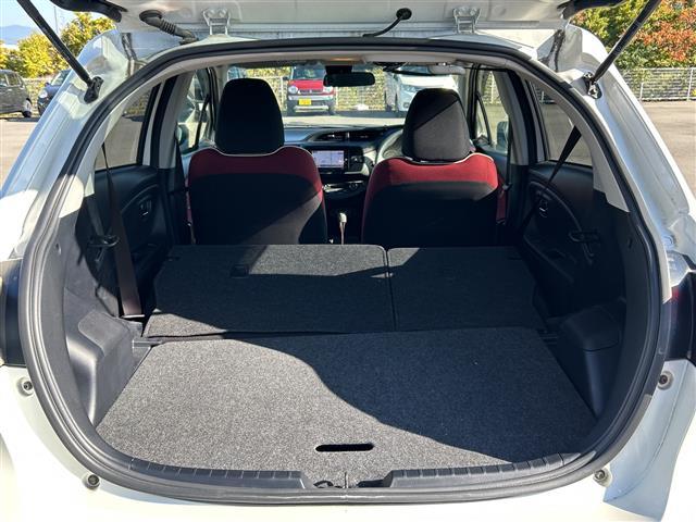 ヴィッツ ジュエラ 純正ナビ ETC バックカメラ オートライト スマートキー アイドリングストップ スペアキー Bluetooth フルセグ フロアマット フォグランプ レーンキープアシスト 保証書 取扱説明書(28枚目)