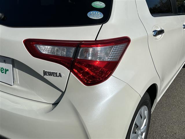 ヴィッツ ジュエラ 純正ナビ ETC バックカメラ オートライト スマートキー アイドリングストップ スペアキー Bluetooth フルセグ フロアマット フォグランプ レーンキープアシスト 保証書 取扱説明書(39枚目)