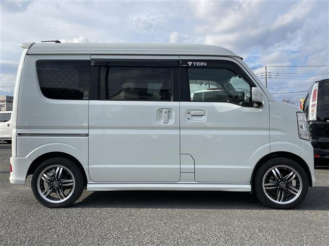 エブリイワゴン ＰＺターボスペシャル　純正ＳＤナビ　衝突被害軽減ブレーキ　横滑り防止装置　レーンキープアシスト　クリアランスソナー　両側パワースライドドア　Ｄ席シートヒーター　レザー調シートカバー　ステアリングリモコン　プッシュスタート（4枚目）