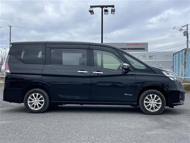 セレナ X Vセレクション ワンオーナー 社外SDナビ 社外フリップダウンモニター エマージェンシーブレーキ 横滑り防止装置 クルーズコントロール レーンキープアシスト パーキングアシスト クリアランスソナー 全方位カメラ(4枚目)