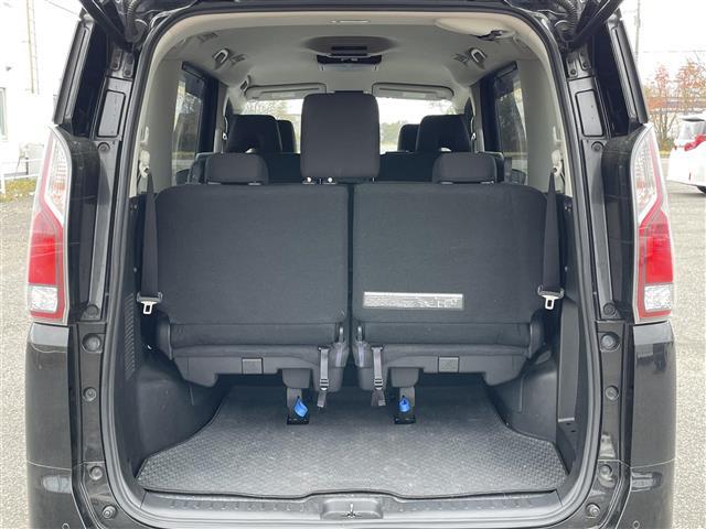 セレナ X Vセレクション ワンオーナー 社外SDナビ 社外フリップダウンモニター エマージェンシーブレーキ 横滑り防止装置 クルーズコントロール レーンキープアシスト パーキングアシスト クリアランスソナー 全方位カメラ(15枚目)