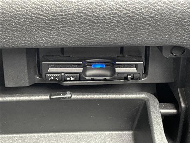 セレナ X Vセレクション ワンオーナー 社外SDナビ 社外フリップダウンモニター エマージェンシーブレーキ 横滑り防止装置 クルーズコントロール レーンキープアシスト パーキングアシスト クリアランスソナー 全方位カメラ(28枚目)