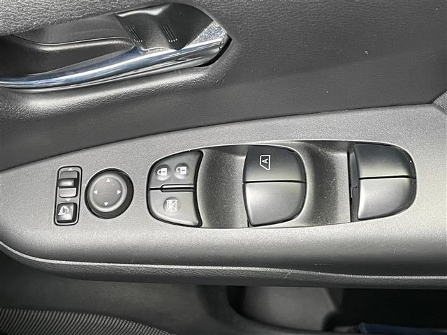 セレナ X Vセレクション ワンオーナー 社外SDナビ 社外フリップダウンモニター エマージェンシーブレーキ 横滑り防止装置 クルーズコントロール レーンキープアシスト パーキングアシスト クリアランスソナー 全方位カメラ(38枚目)