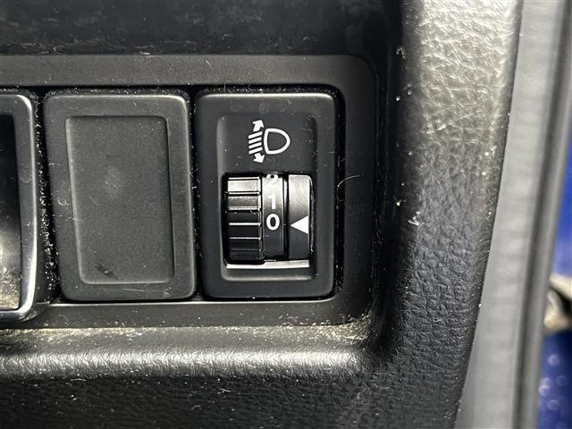 スイフト XG 純正メモリーナビ ETC 前席シートヒーター プッシュスタート スマートキー キセノンヘッドライト ヘッドライトレベライザー 電動格納ミラー 純正フロアマット ドアバイザー 社外エンジンスターター(22枚目)