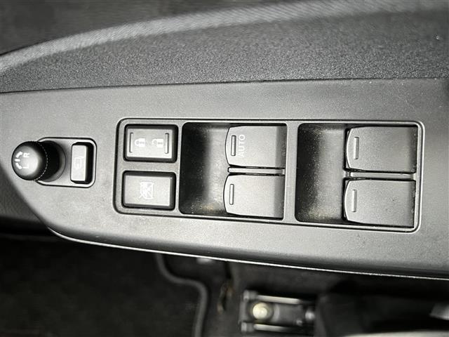 スイフト XG 純正メモリーナビ ETC 前席シートヒーター プッシュスタート スマートキー キセノンヘッドライト ヘッドライトレベライザー 電動格納ミラー 純正フロアマット ドアバイザー 社外エンジンスターター(27枚目)