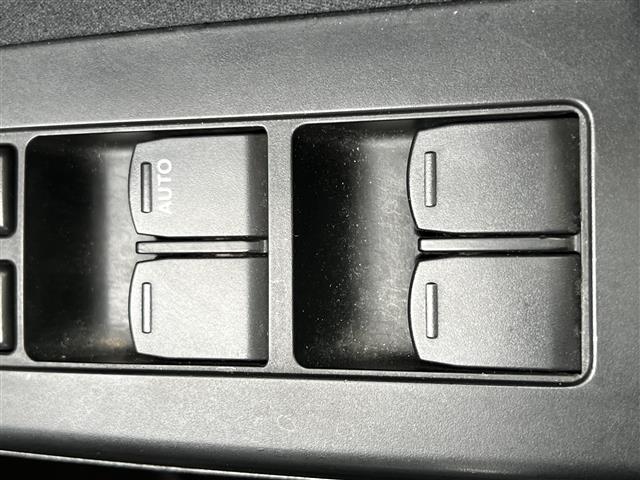 スイフト XG 純正メモリーナビ ETC 前席シートヒーター プッシュスタート スマートキー キセノンヘッドライト ヘッドライトレベライザー 電動格納ミラー 純正フロアマット ドアバイザー 社外エンジンスターター(29枚目)