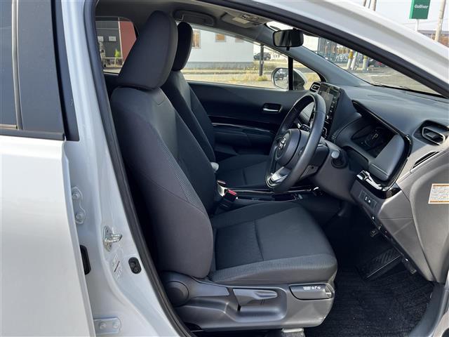 アクア Ｇ　純正メモリーナビ　トヨタセーフティセンス　衝突被害軽減ブレーキ　横滑り防止装置　レーダークルーズコントロール　レーンキープアシスト　クリアランスソナー　ブラインドスポットモニター　バックカメラ（9枚目）