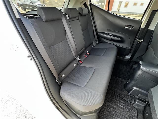 アクア Ｇ　純正メモリーナビ　トヨタセーフティセンス　衝突被害軽減ブレーキ　横滑り防止装置　レーダークルーズコントロール　レーンキープアシスト　クリアランスソナー　ブラインドスポットモニター　バックカメラ（10枚目）