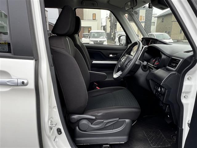 ルーミー カスタムＧ－Ｔ　寒冷地仕様　トヨタセーフティセンス　純正ディスプレイオーディオ　衝突被害軽減ブレーキ　横滑り防止装置　レーダークルーズコントロール　レーンキープアシスト　クリアランスソナー　バックカメラ（9枚目）