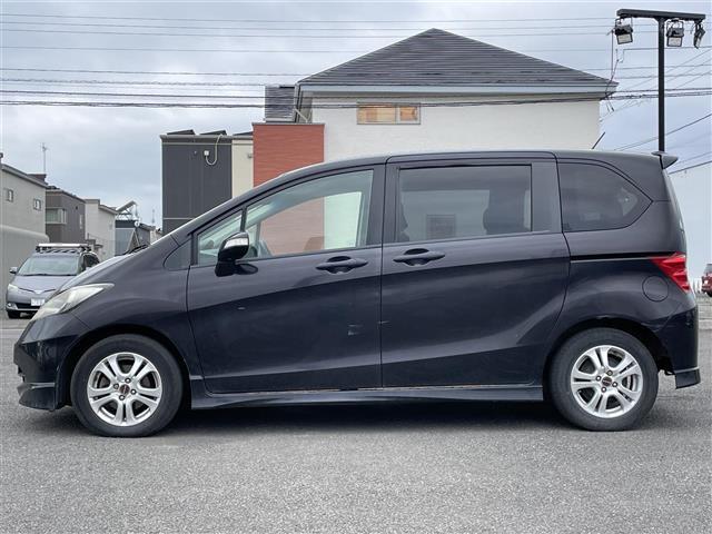 フリード フレックス エアロ ワンオーナー 純正ディーラーOPナビ バックカメラ 片側パワースライドドア ステアリングリモコン リモコンキー HIDヘッドライト 電動格納ミラー ウィンカーミラー 純正フロアマット 冬タイヤ積込(5枚目)