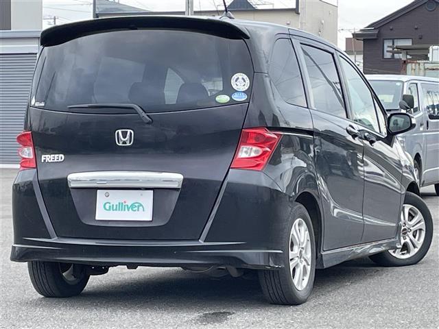 フリード フレックス エアロ ワンオーナー 純正ディーラーOPナビ バックカメラ 片側パワースライドドア ステアリングリモコン リモコンキー HIDヘッドライト 電動格納ミラー ウィンカーミラー 純正フロアマット 冬タイヤ積込(7枚目)