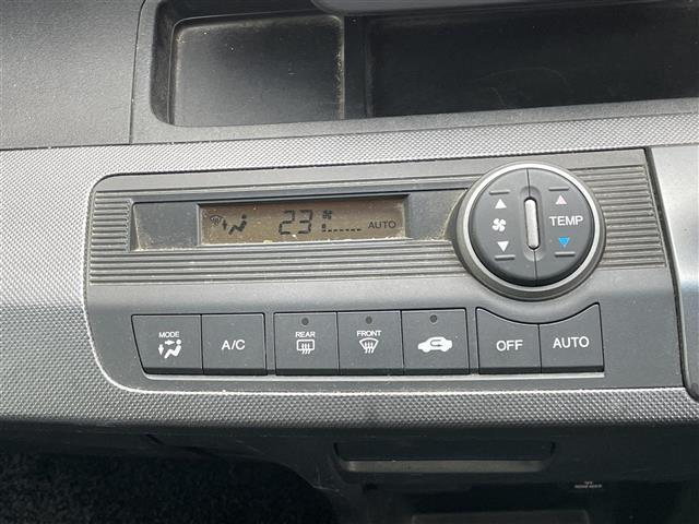 フリード フレックス エアロ ワンオーナー 純正ディーラーOPナビ バックカメラ 片側パワースライドドア ステアリングリモコン リモコンキー HIDヘッドライト 電動格納ミラー ウィンカーミラー 純正フロアマット 冬タイヤ積込(20枚目)