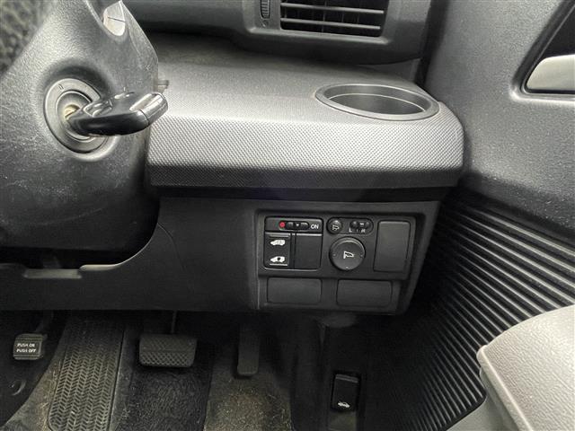 フリード フレックス エアロ ワンオーナー 純正ディーラーOPナビ バックカメラ 片側パワースライドドア ステアリングリモコン リモコンキー HIDヘッドライト 電動格納ミラー ウィンカーミラー 純正フロアマット 冬タイヤ積込(22枚目)