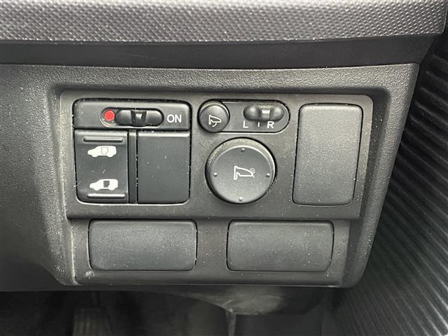 フリード フレックス エアロ ワンオーナー 純正ディーラーOPナビ バックカメラ 片側パワースライドドア ステアリングリモコン リモコンキー HIDヘッドライト 電動格納ミラー ウィンカーミラー 純正フロアマット 冬タイヤ積込(24枚目)