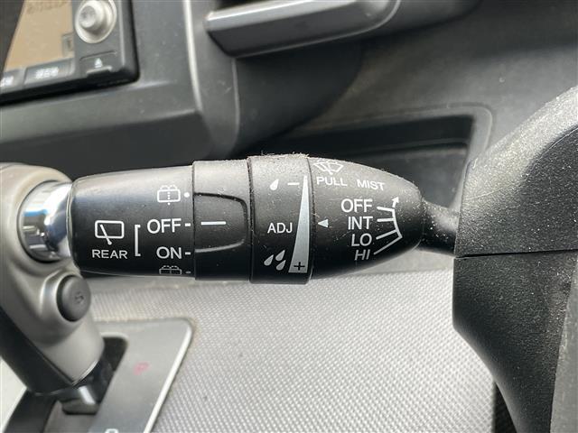 フリード フレックス エアロ ワンオーナー 純正ディーラーOPナビ バックカメラ 片側パワースライドドア ステアリングリモコン リモコンキー HIDヘッドライト 電動格納ミラー ウィンカーミラー 純正フロアマット 冬タイヤ積込(29枚目)