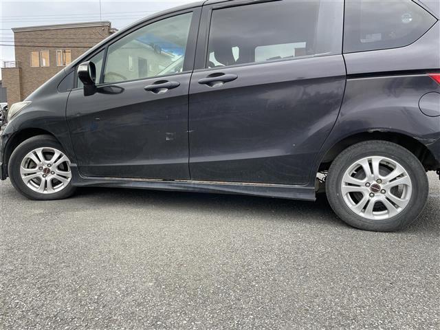 フリード フレックス エアロ ワンオーナー 純正ディーラーOPナビ バックカメラ 片側パワースライドドア ステアリングリモコン リモコンキー HIDヘッドライト 電動格納ミラー ウィンカーミラー 純正フロアマット 冬タイヤ積込(36枚目)