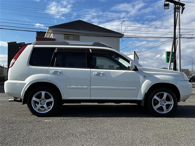 エクストレイル Xtt 純正メモリーナビ バックカメラ レザーシート 革巻きステアリング スマートキー フォグランプ ハロゲンヘッドライト 電動格納ミラー 社外フロアマット ドアバイザー スペアキー ルーフレール(4枚目)