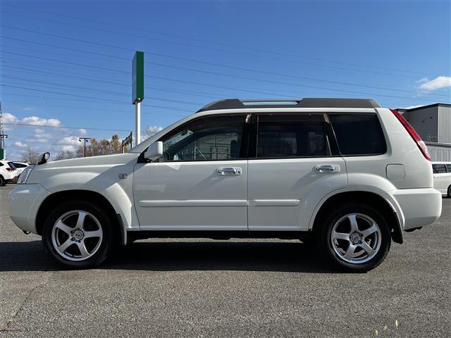 エクストレイル Xtt 純正メモリーナビ バックカメラ レザーシート 革巻きステアリング スマートキー フォグランプ ハロゲンヘッドライト 電動格納ミラー 社外フロアマット ドアバイザー スペアキー ルーフレール(5枚目)