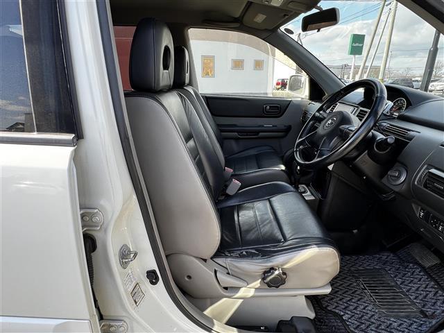 エクストレイル Xtt 純正メモリーナビ バックカメラ レザーシート 革巻きステアリング スマートキー フォグランプ ハロゲンヘッドライト 電動格納ミラー 社外フロアマット ドアバイザー スペアキー ルーフレール(9枚目)