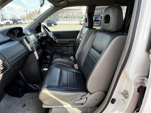 エクストレイル Xtt 純正メモリーナビ バックカメラ レザーシート 革巻きステアリング スマートキー フォグランプ ハロゲンヘッドライト 電動格納ミラー 社外フロアマット ドアバイザー スペアキー ルーフレール(11枚目)