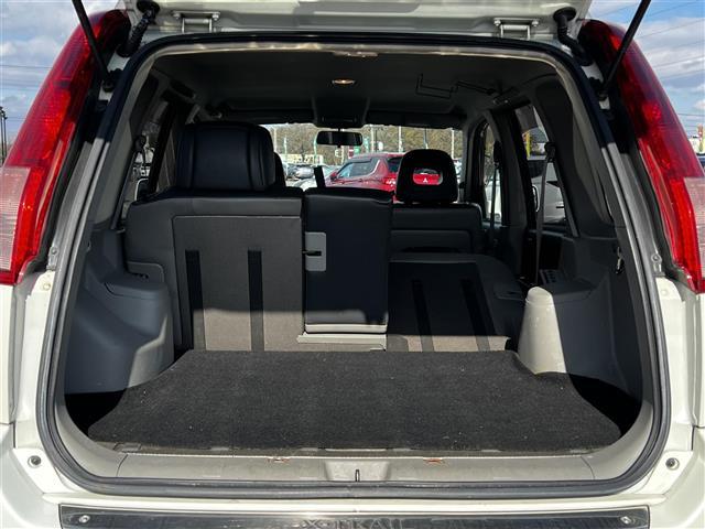 エクストレイル Xtt 純正メモリーナビ バックカメラ レザーシート 革巻きステアリング スマートキー フォグランプ ハロゲンヘッドライト 電動格納ミラー 社外フロアマット ドアバイザー スペアキー ルーフレール(14枚目)