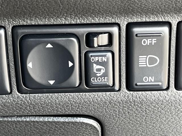 エクストレイル Xtt 純正メモリーナビ バックカメラ レザーシート 革巻きステアリング スマートキー フォグランプ ハロゲンヘッドライト 電動格納ミラー 社外フロアマット ドアバイザー スペアキー ルーフレール(29枚目)