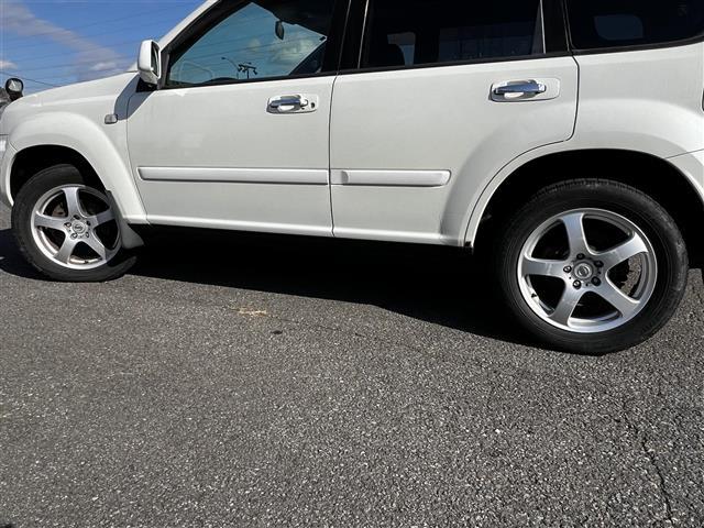 エクストレイル Xtt 純正メモリーナビ バックカメラ レザーシート 革巻きステアリング スマートキー フォグランプ ハロゲンヘッドライト 電動格納ミラー 社外フロアマット ドアバイザー スペアキー ルーフレール(35枚目)