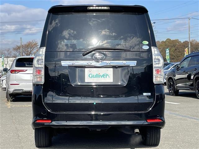 ヴォクシー ZS 煌III ワンオーナー 寒冷地仕様 純正ディーラーOPナビ バックカメラ ワイパーデアイサー センターデフロック 両側パワースライドドア ハーフレザーシート 革巻きステアリング ステアリングリモコン HID(3枚目)