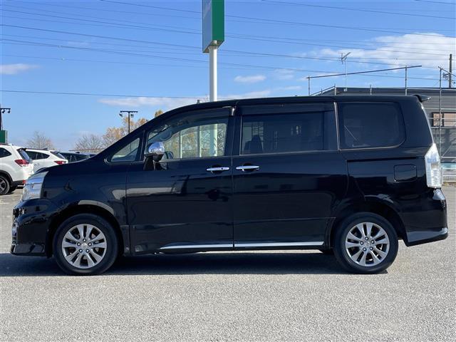 ヴォクシー ZS 煌III ワンオーナー 寒冷地仕様 純正ディーラーOPナビ バックカメラ ワイパーデアイサー センターデフロック 両側パワースライドドア ハーフレザーシート 革巻きステアリング ステアリングリモコン HID(5枚目)