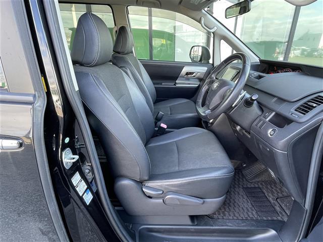 ヴォクシー ZS 煌III ワンオーナー 寒冷地仕様 純正ディーラーOPナビ バックカメラ ワイパーデアイサー センターデフロック 両側パワースライドドア ハーフレザーシート 革巻きステアリング ステアリングリモコン HID(9枚目)