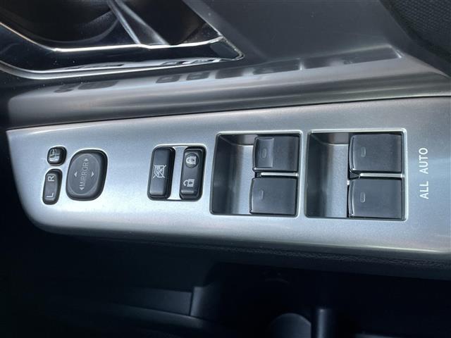 ヴォクシー ZS 煌III ワンオーナー 寒冷地仕様 純正ディーラーOPナビ バックカメラ ワイパーデアイサー センターデフロック 両側パワースライドドア ハーフレザーシート 革巻きステアリング ステアリングリモコン HID(35枚目)