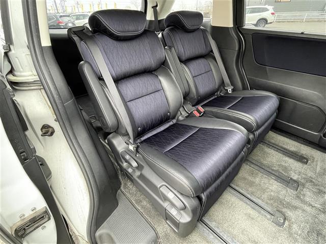 オデッセイ アブソルート・20thアニバーサリー 社外メモリーナビ 社外フリップダウンモニター 衝突被害軽減ブレーキ 横滑り防止装置 クルーズコントロール ビルトインETC アイドリングストップ 両側パワースライドドア D席パワーシート オットマン(10枚目)