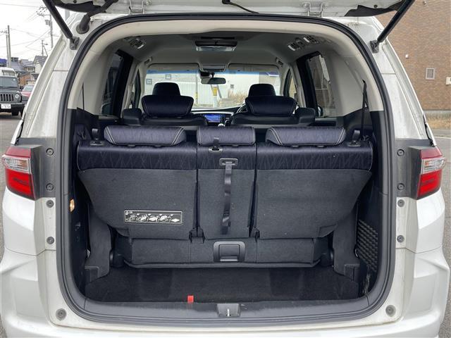 オデッセイ アブソルート・20thアニバーサリー 社外メモリーナビ 社外フリップダウンモニター 衝突被害軽減ブレーキ 横滑り防止装置 クルーズコントロール ビルトインETC アイドリングストップ 両側パワースライドドア D席パワーシート オットマン(17枚目)