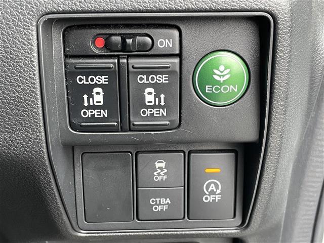 オデッセイ アブソルート・20thアニバーサリー 社外メモリーナビ 社外フリップダウンモニター 衝突被害軽減ブレーキ 横滑り防止装置 クルーズコントロール ビルトインETC アイドリングストップ 両側パワースライドドア D席パワーシート オットマン(25枚目)