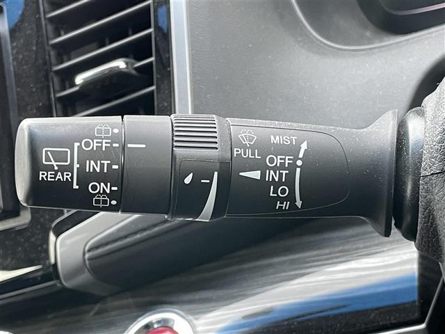 オデッセイ アブソルート・20thアニバーサリー 社外メモリーナビ 社外フリップダウンモニター 衝突被害軽減ブレーキ 横滑り防止装置 クルーズコントロール ビルトインETC アイドリングストップ 両側パワースライドドア D席パワーシート オットマン(28枚目)