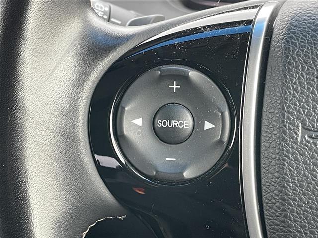 オデッセイ アブソルート・20thアニバーサリー 社外メモリーナビ 社外フリップダウンモニター 衝突被害軽減ブレーキ 横滑り防止装置 クルーズコントロール ビルトインETC アイドリングストップ 両側パワースライドドア D席パワーシート オットマン(30枚目)