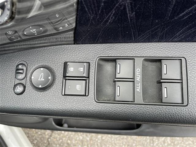 オデッセイ アブソルート・20thアニバーサリー 社外メモリーナビ 社外フリップダウンモニター 衝突被害軽減ブレーキ 横滑り防止装置 クルーズコントロール ビルトインETC アイドリングストップ 両側パワースライドドア D席パワーシート オットマン(36枚目)