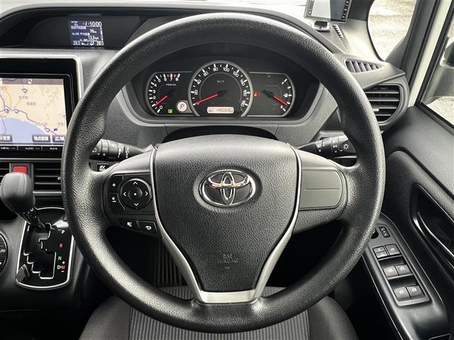 ヴォクシー Ｘ　Ｃパッケージ　寒冷地仕様　純正ＳＤナビ　横滑り防止装置　バックカメラ　ビルトインＥＴＣ　ドライブレコーダー　ワイパーデアイサー　ＥＶＭＯＤＥ　ＥＣＯＭＯＤＥ　ＰＷＲＭＯＤＥ　片側パワースライドドア　ＭＴモード付ＡＴ（8枚目）